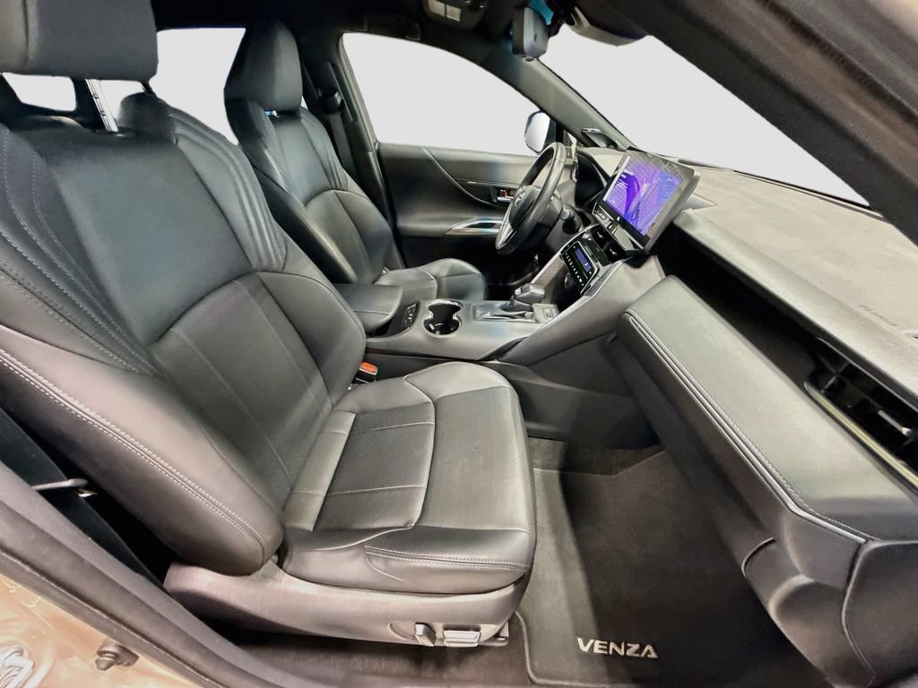 Used 2023 Toyota Venza Limited AWD/4WD image 27