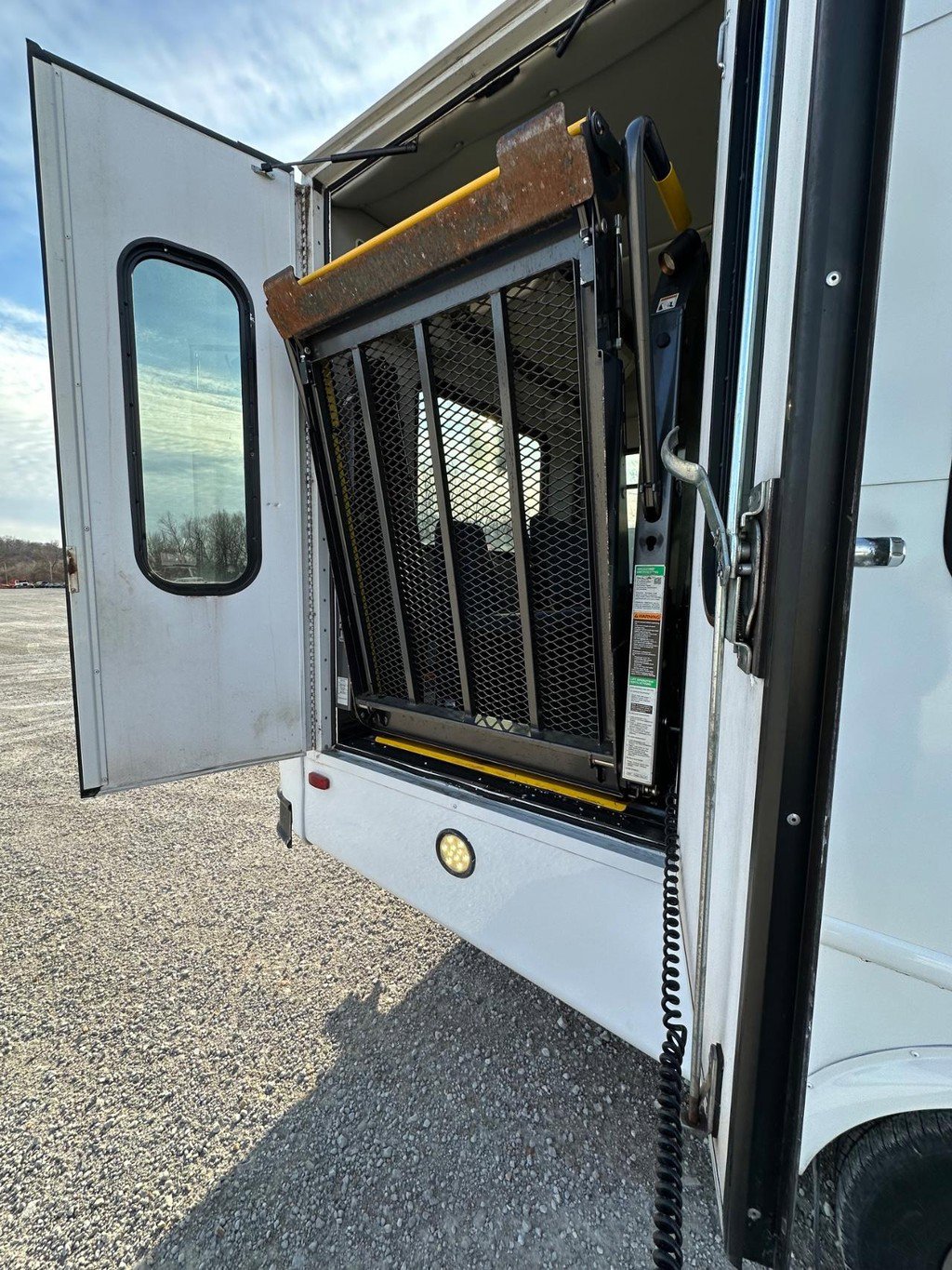 Used 2013 Ford E-450 and Econoline 450 Super Duty w/ Shuttle Bus Prep Pkg image 25