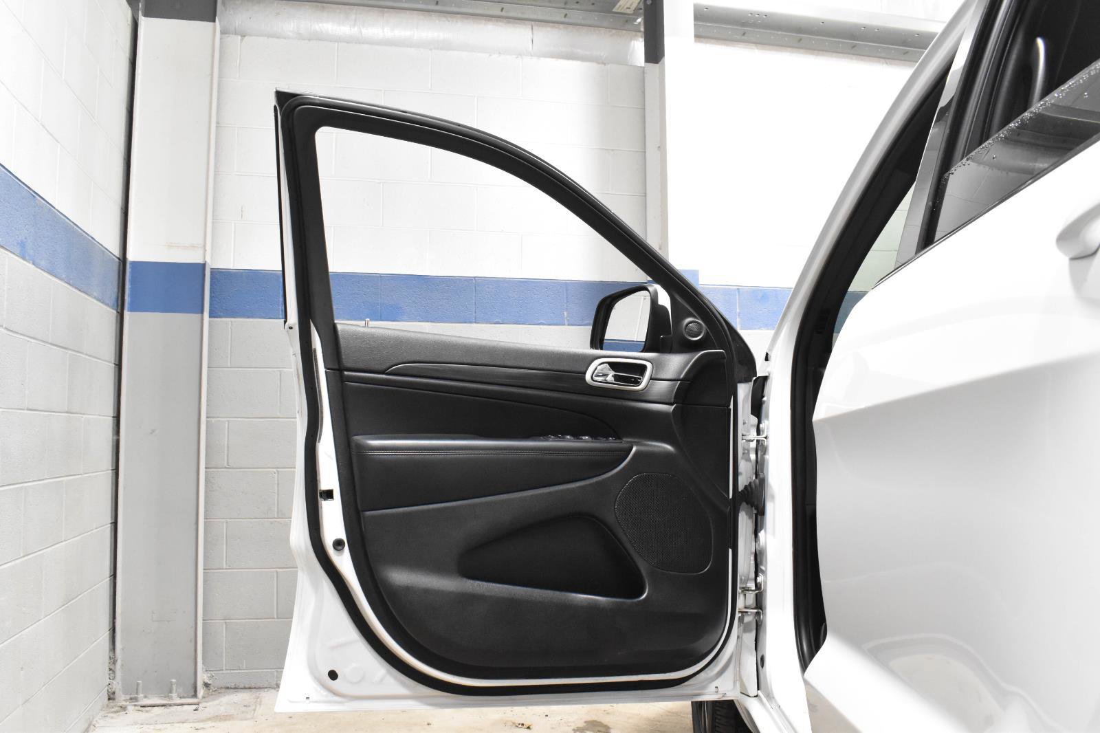 Used 2021 Jeep Grand Cherokee Laredo X image 9