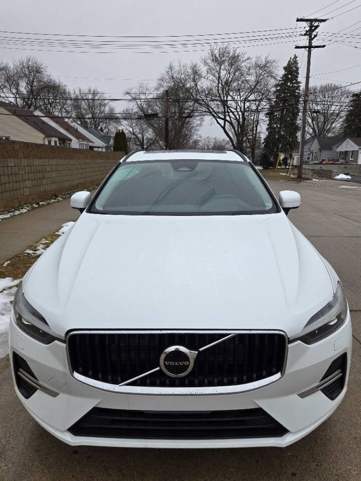 Used 2023 Volvo XC60 B5 Core image 3