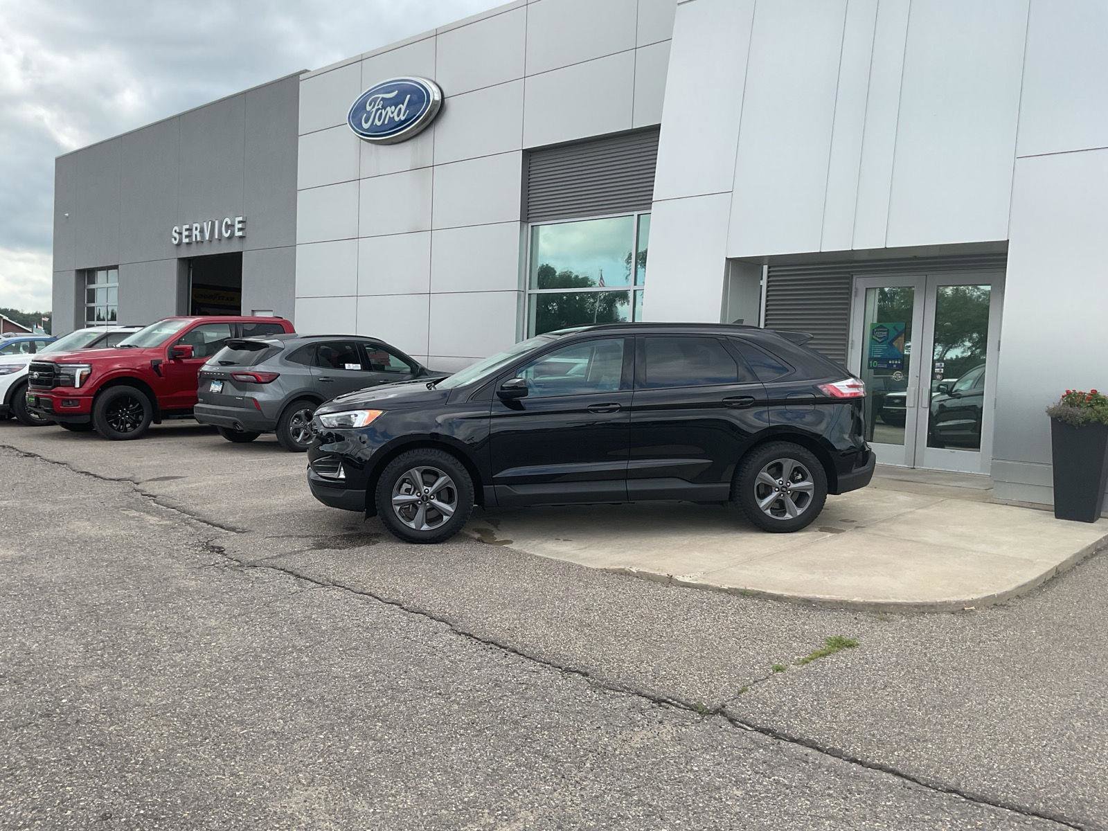 Used 2023 Ford Edge SEL w/ Sport Appearance Package image 2