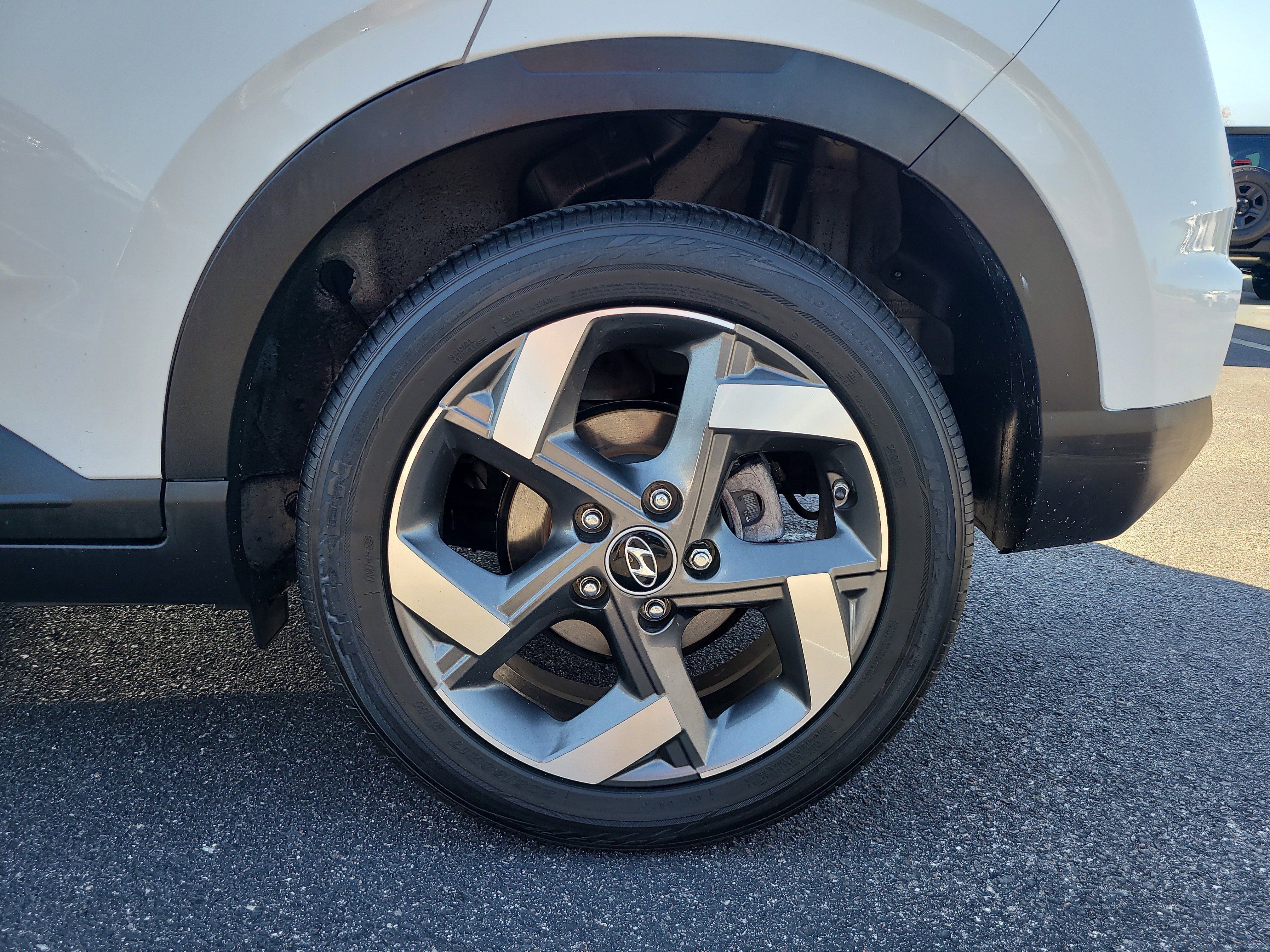 Used 2024 Hyundai Venue SEL image 8