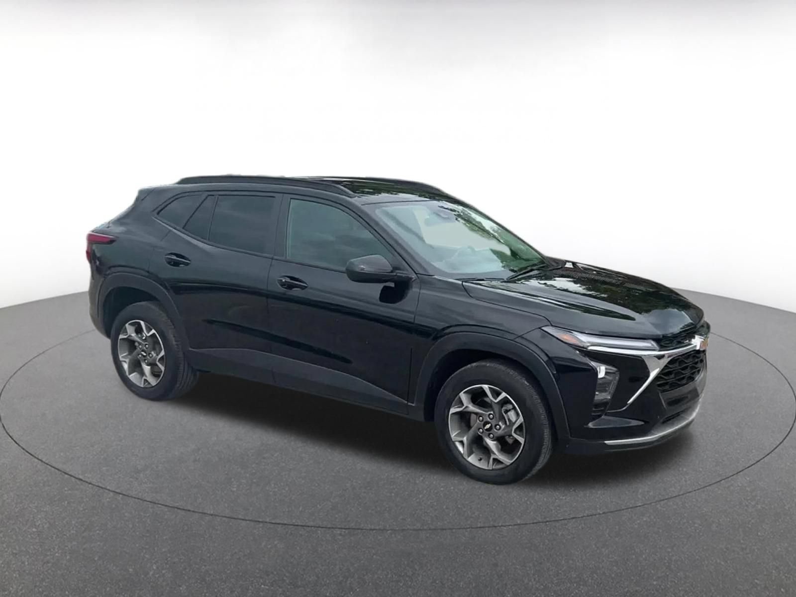 Used 2025 Chevrolet Trax LT w/ LT Convenience Package FWD video 2