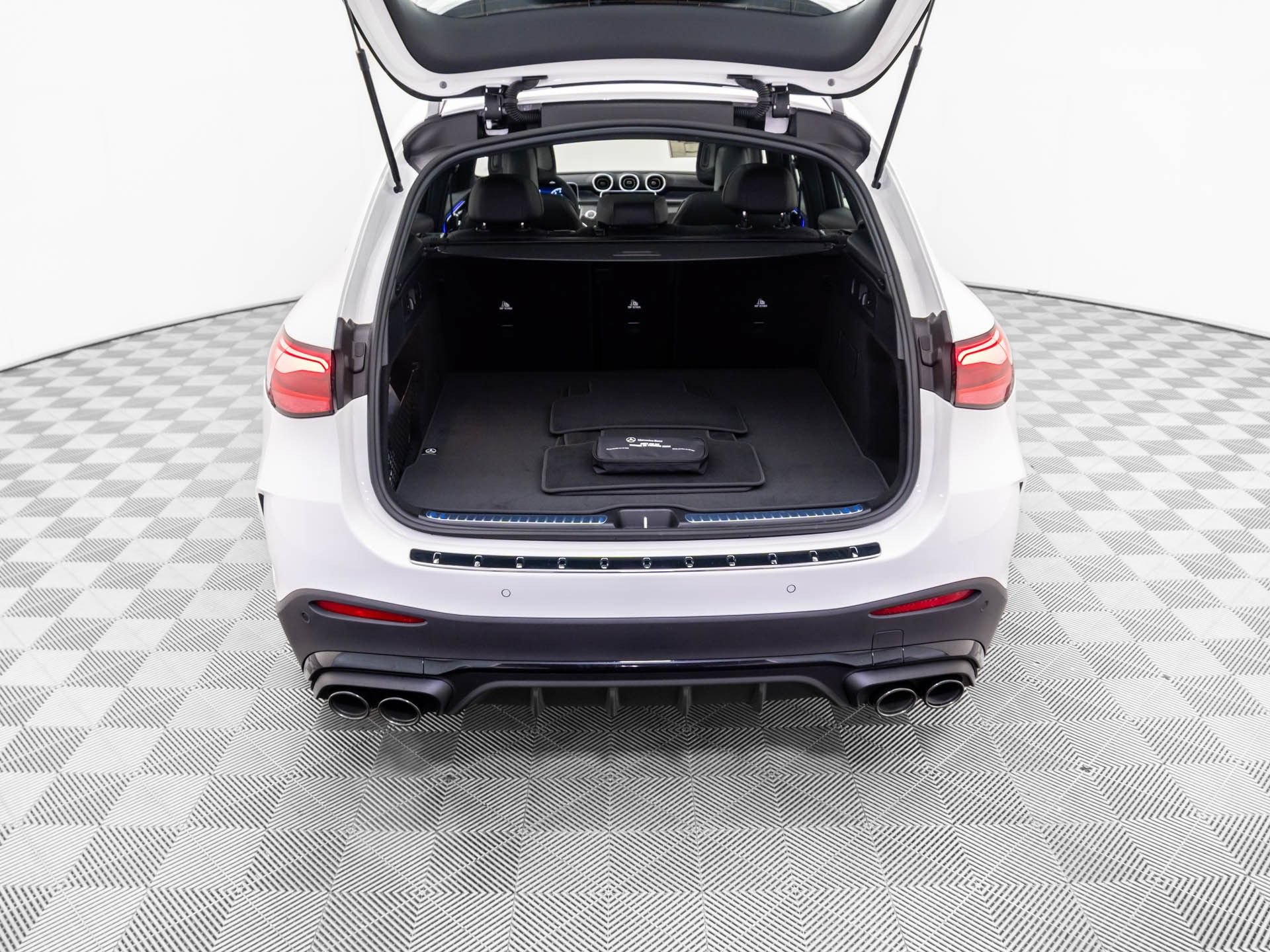 New 2026 Mercedes-Benz GLC 43 AMG 4MATIC image 32