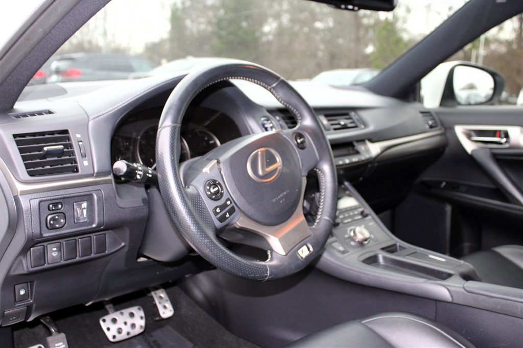 Used 2015 Lexus CT 200h w/ F Sport w/Nuluxe Interior image 17