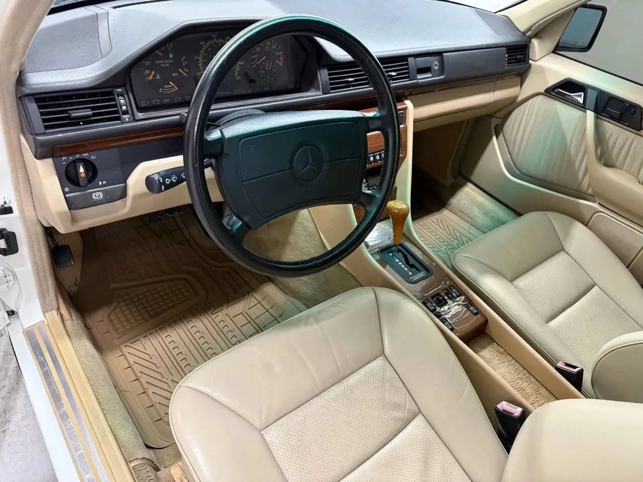 Used 1990 Mercedes-Benz 300 E 3.0 image 14
