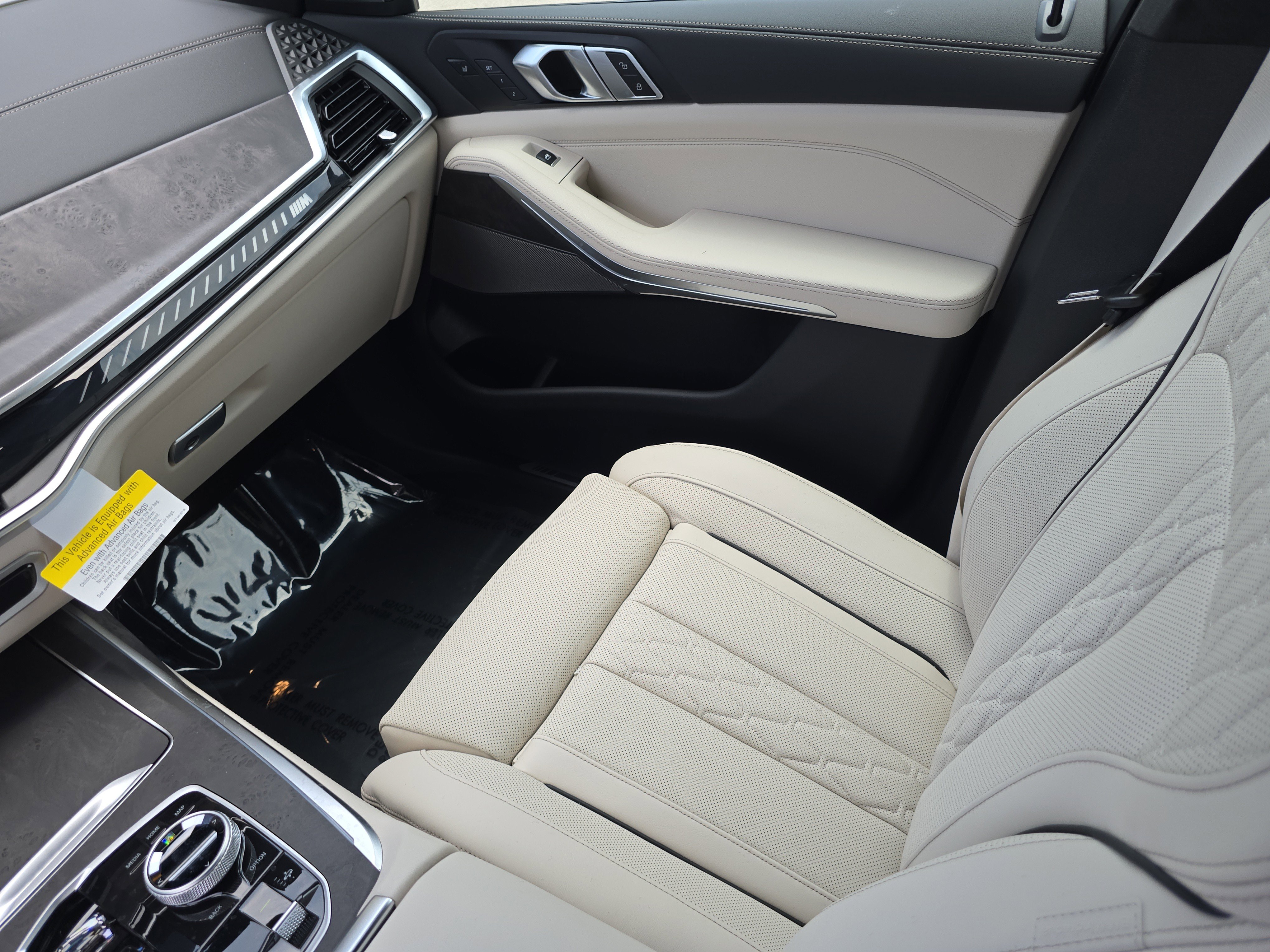 New 2026 BMW X7 M60i image 16