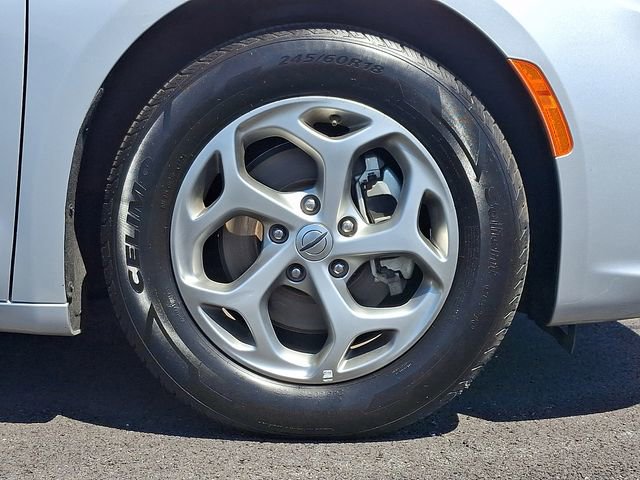 Used 2024 Chrysler Pacifica Limited FWD image 12