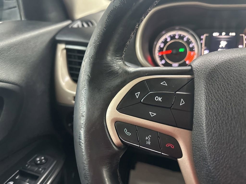 Used 2015 Jeep Cherokee Latitude w/ Cold Weather Group AWD/4WD image 35