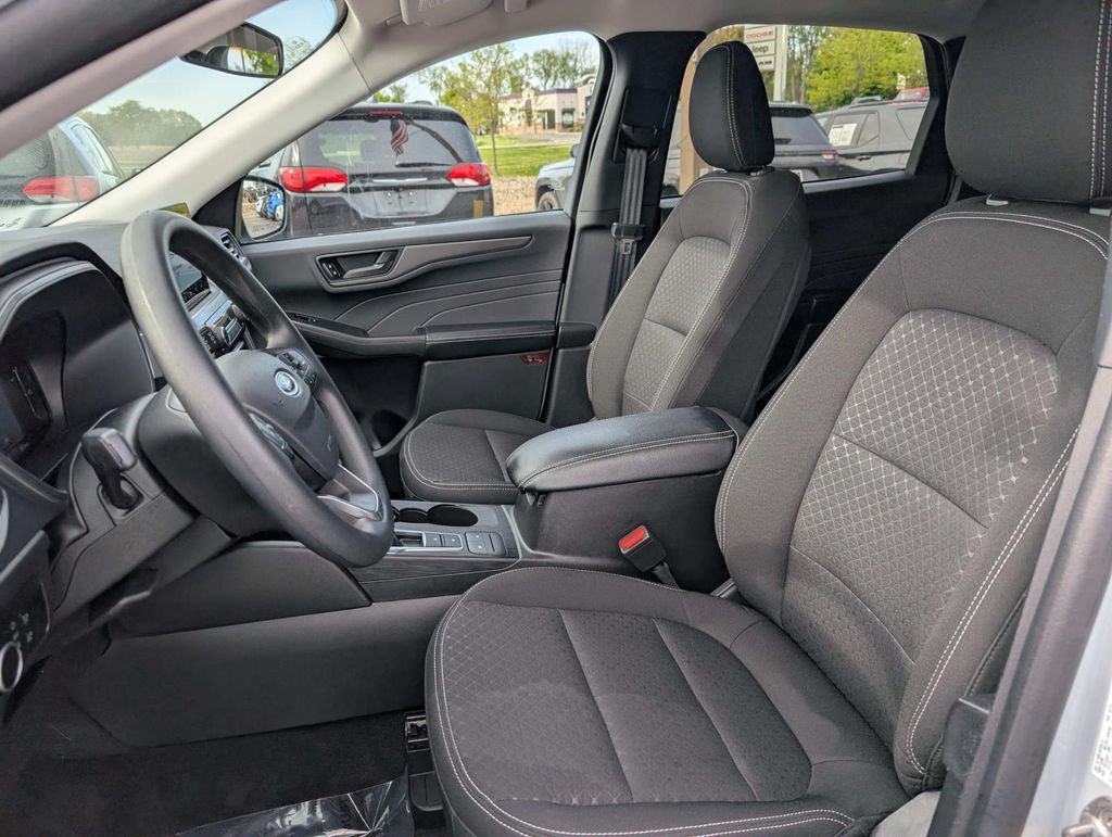 Used 2025 Ford Escape Active AWD/4WD image 13