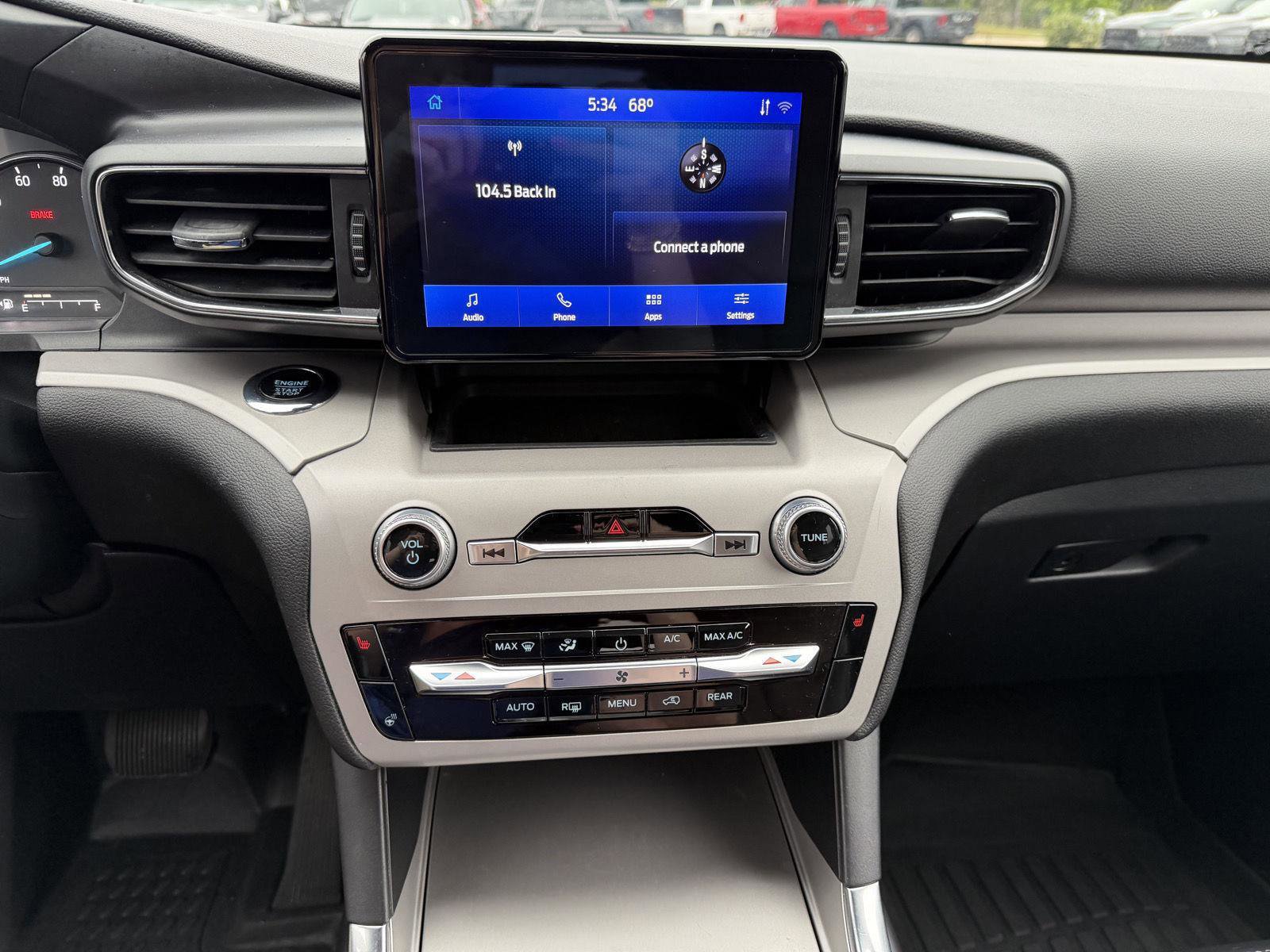 Used 2023 Ford Explorer XLT w/ Equipment Group 202A AWD/4WD image 11