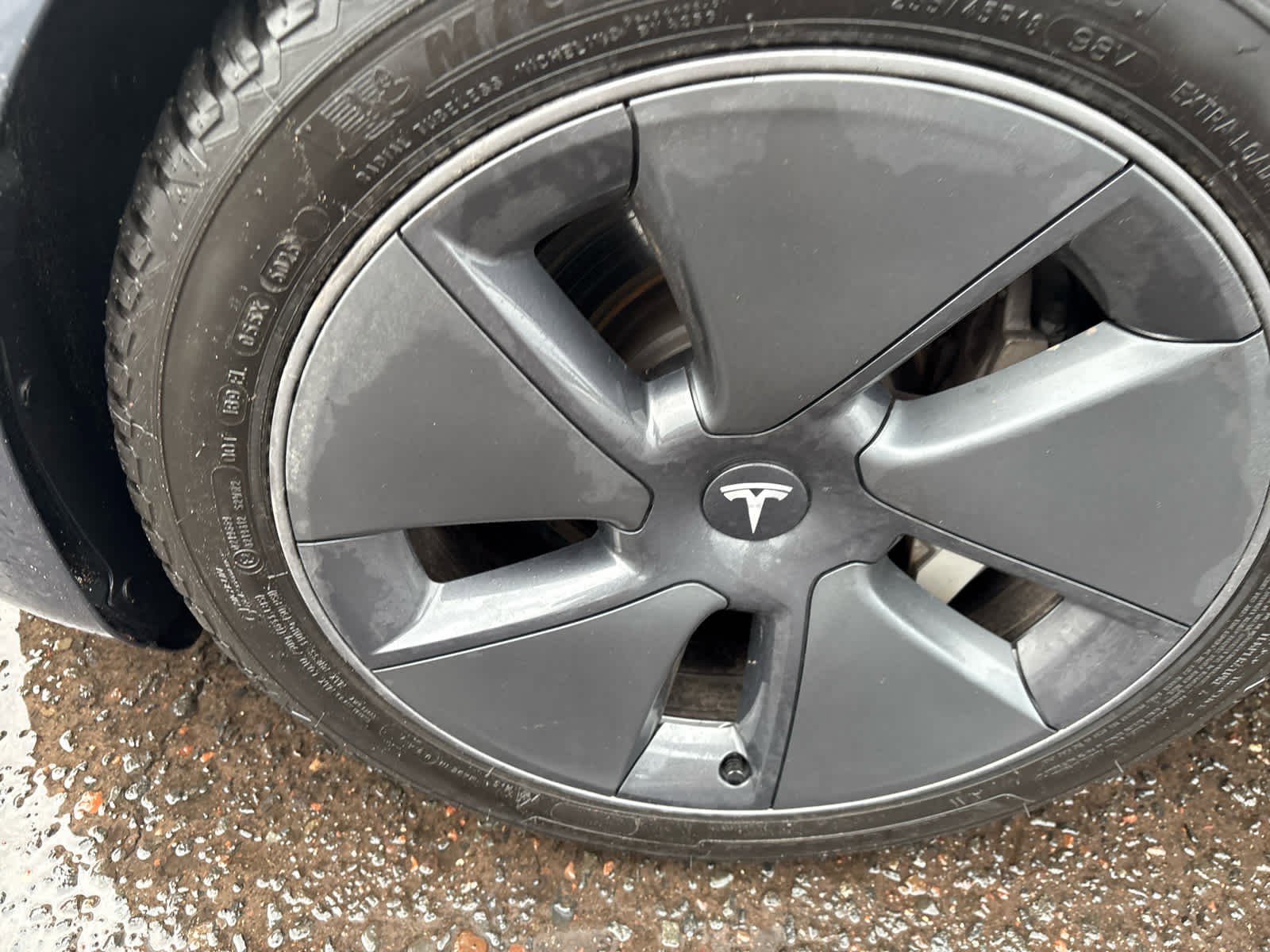 Used 2022 Tesla Model 3 Long Range AWD/4WD image 3