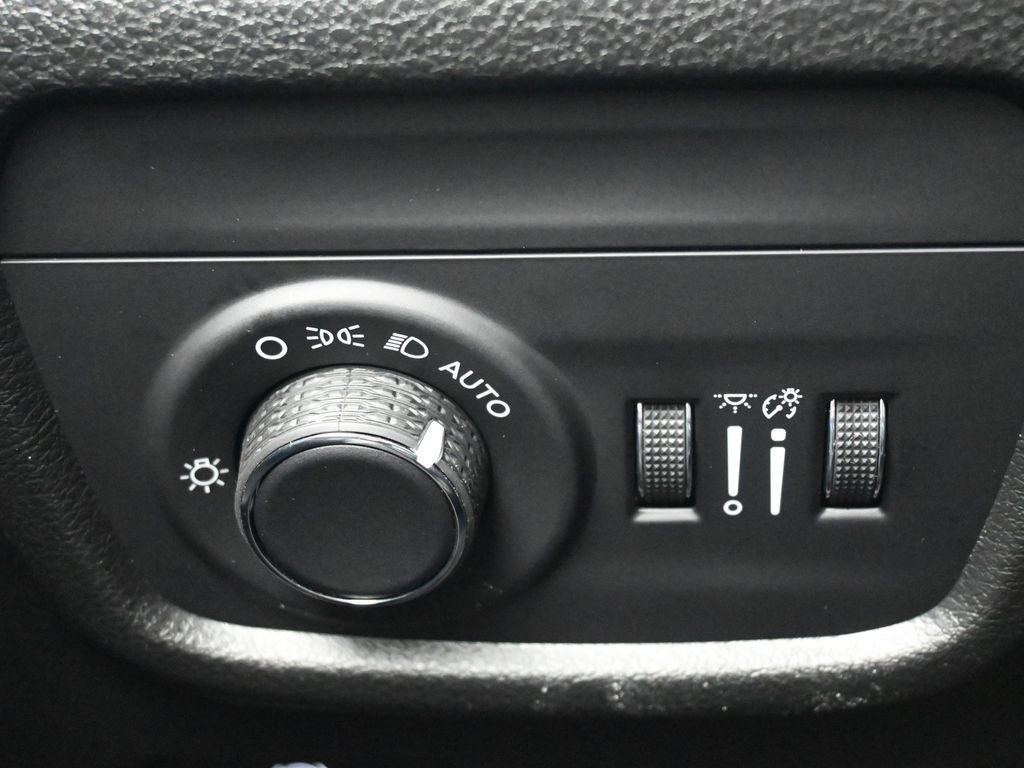 New 2025 Jeep Grand Cherokee L Altitude image 24