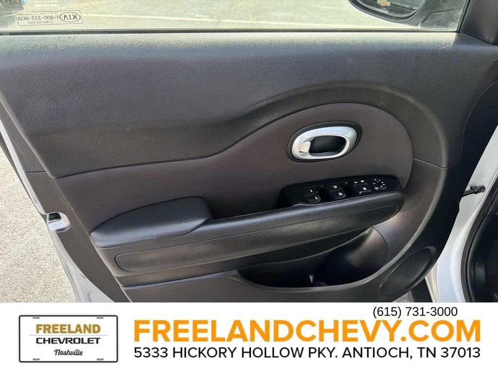 Used 2015 Kia Soul + image 20