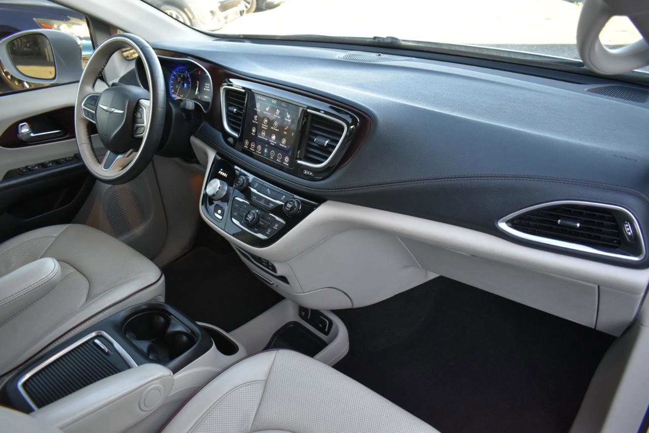 Used 2020 Chrysler Pacifica Limited image 13