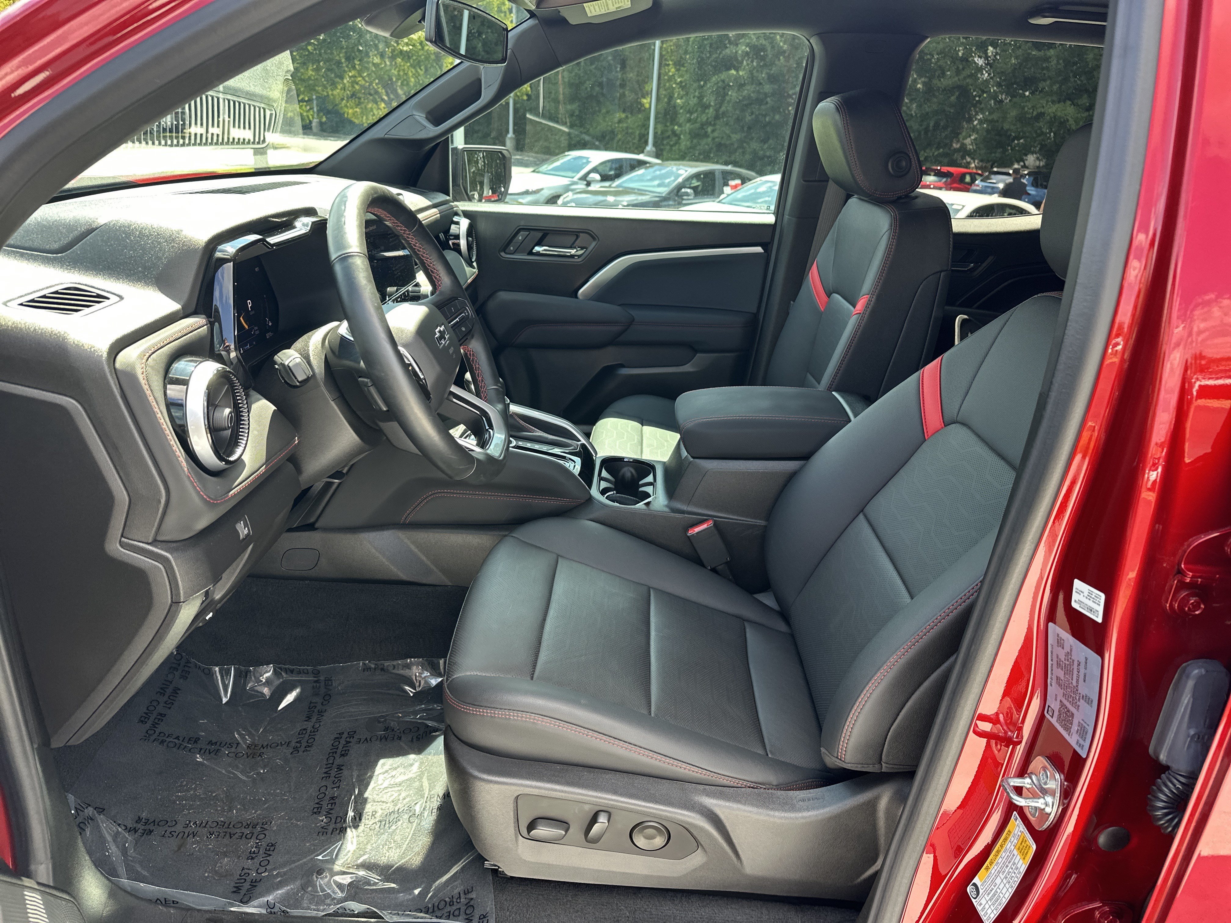 Used 2025 Chevrolet Colorado Z71 w/ Technology Package AWD/4WD image 16