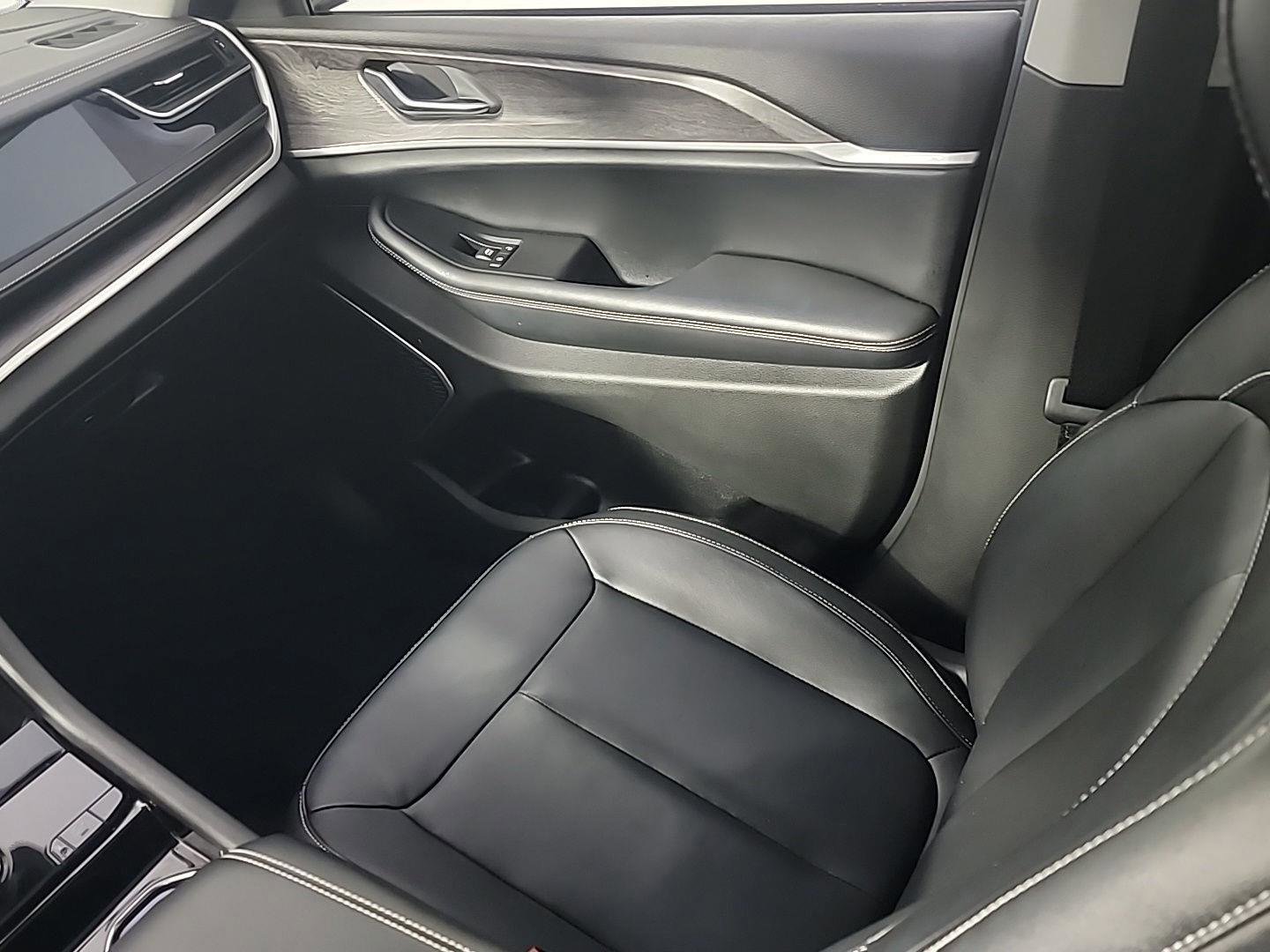 Used 2022 Jeep Grand Cherokee Limited 4xe image 25