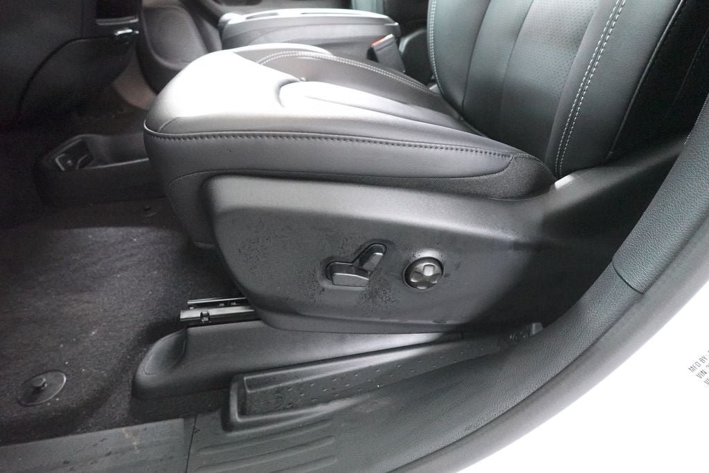 New 2026 Chrysler Pacifica Select w/ S Appearance Package FWD image 13