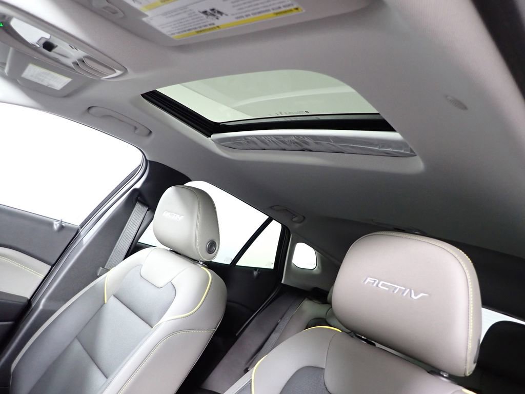 New 2026 Chevrolet Trax ACTIV w/ Sunroof Package image 4