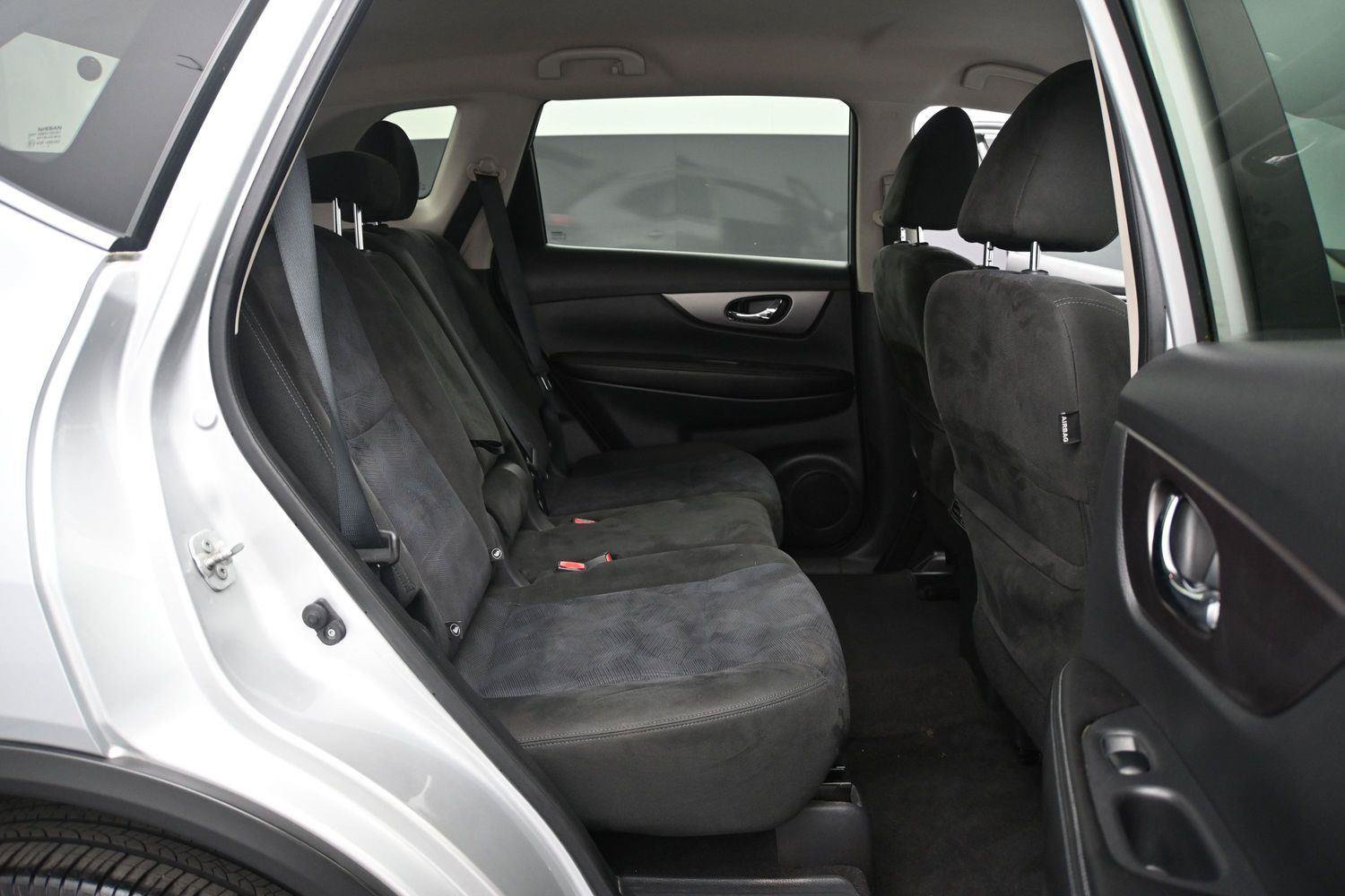 Used 2015 Nissan Rogue SV AWD/4WD image 18