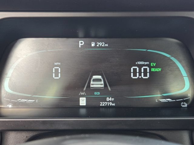 Used 2025 Hyundai Elantra Hybrid FWD image 15
