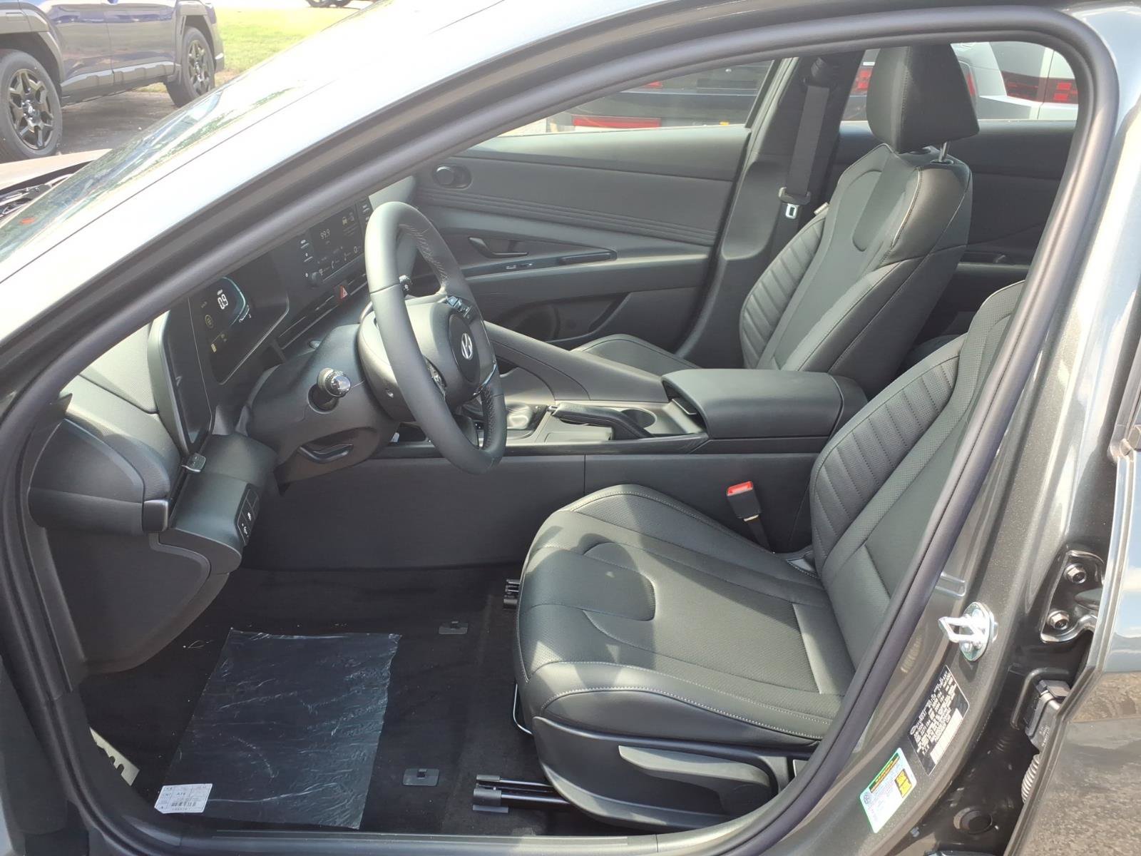New 2026 Hyundai Elantra SEL Sport FWD image 4