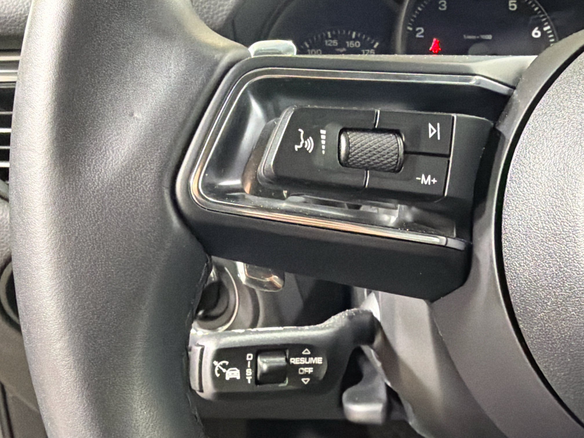 Certified 2026 Porsche Macan AWD/4WD image 35