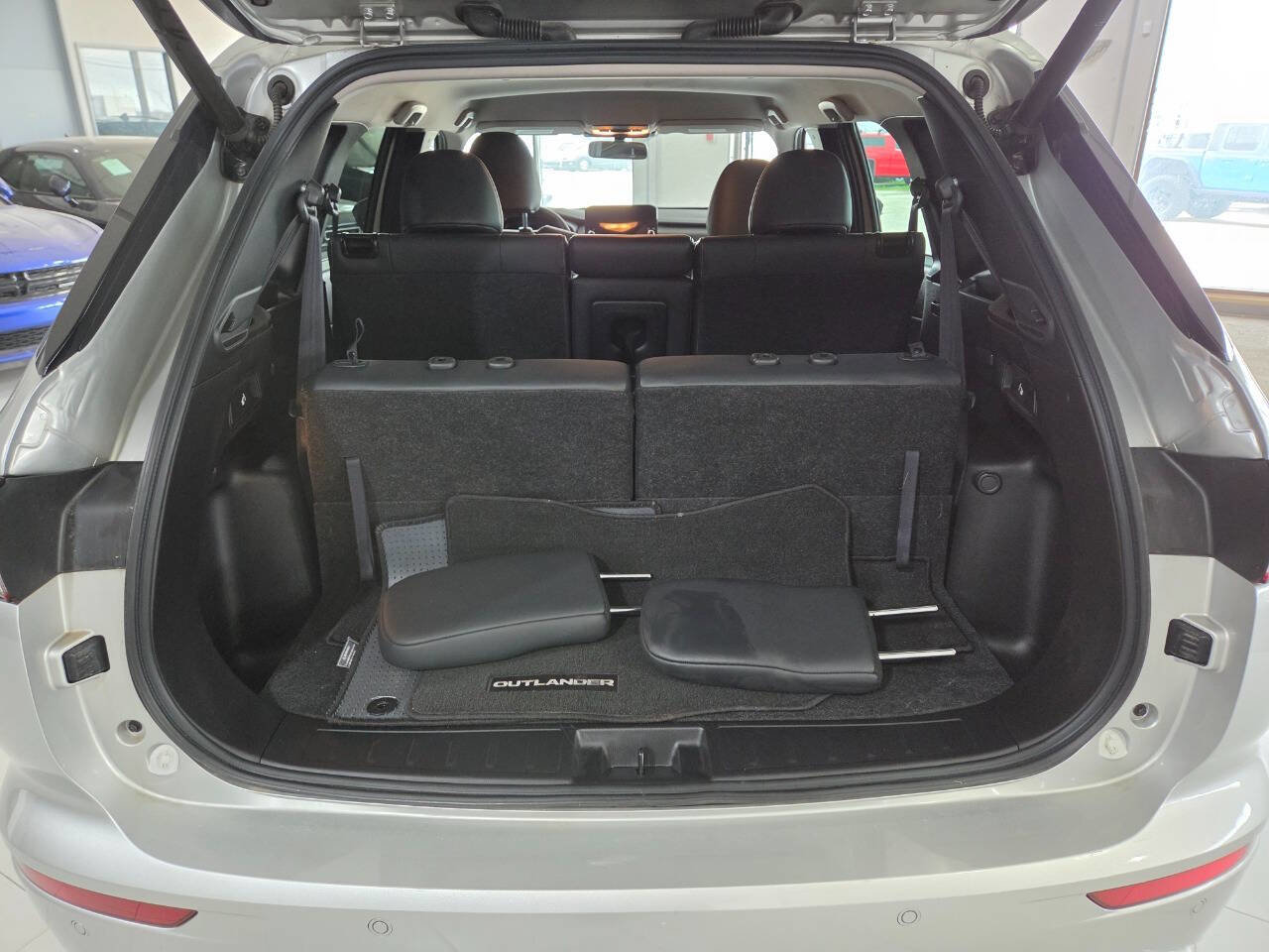 Used 2023 Mitsubishi Outlander SE image 22