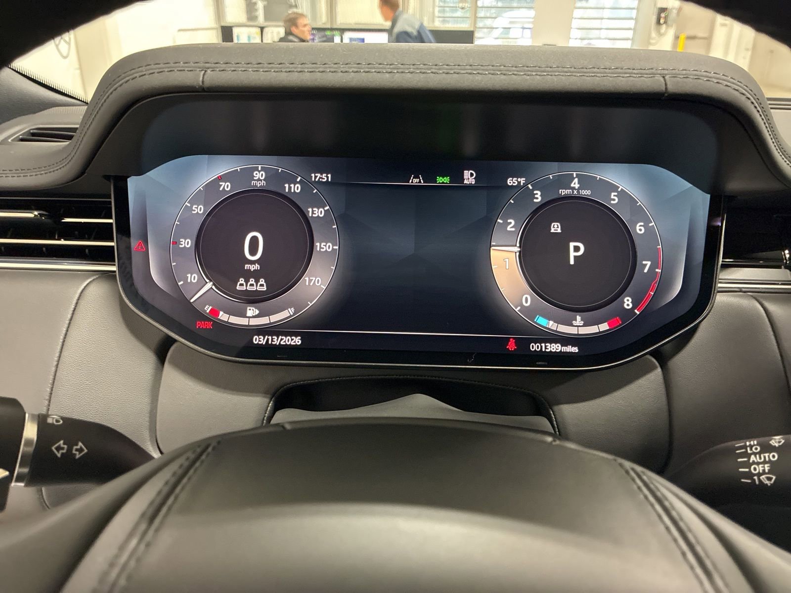 Used 2025 Land Rover Range Rover SE image 23