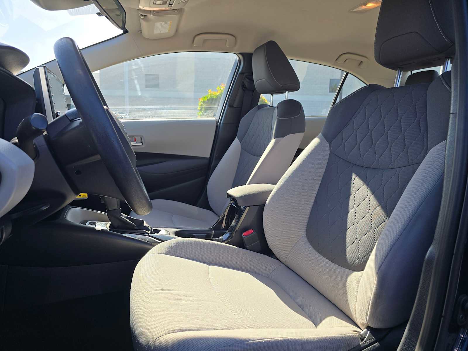 Used 2021 Toyota Corolla LE image 23