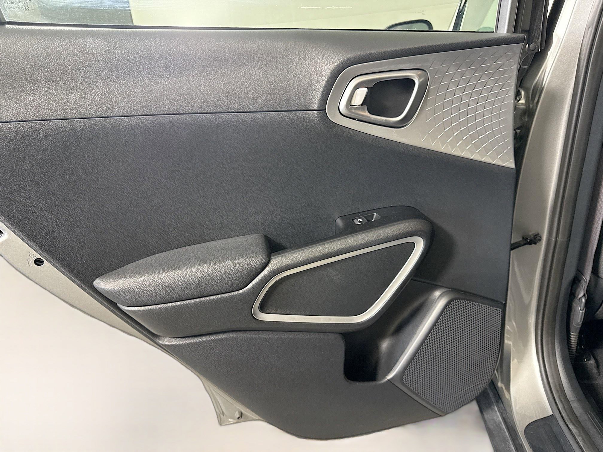 Used 2025 Kia Soul LX w/ LX Technology Package image 25