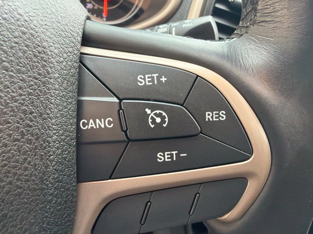 Used 2016 Jeep Cherokee Latitude w/ Cold Weather Group AWD/4WD image 25