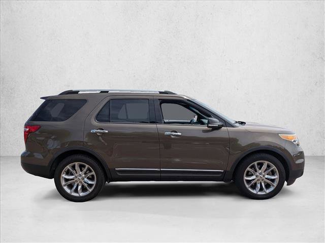 Used 2015 Ford Explorer XLT w/ Equipment Group 202B FWD image 4