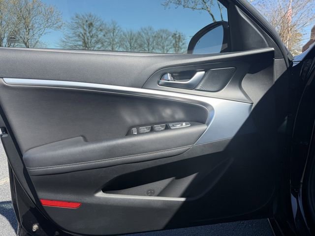 Used 2022 Genesis G70 2.0T image 9