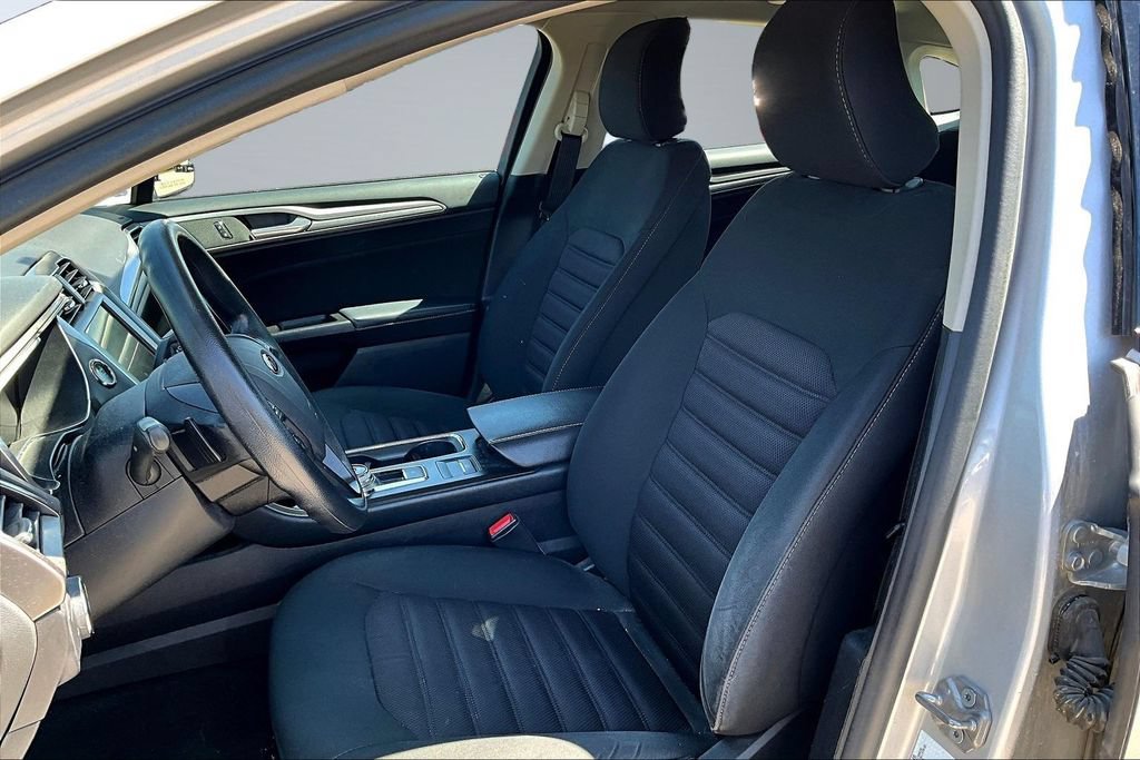 Used 2017 Ford Fusion SE w/ Fusion SE Technology Package FWD image 17