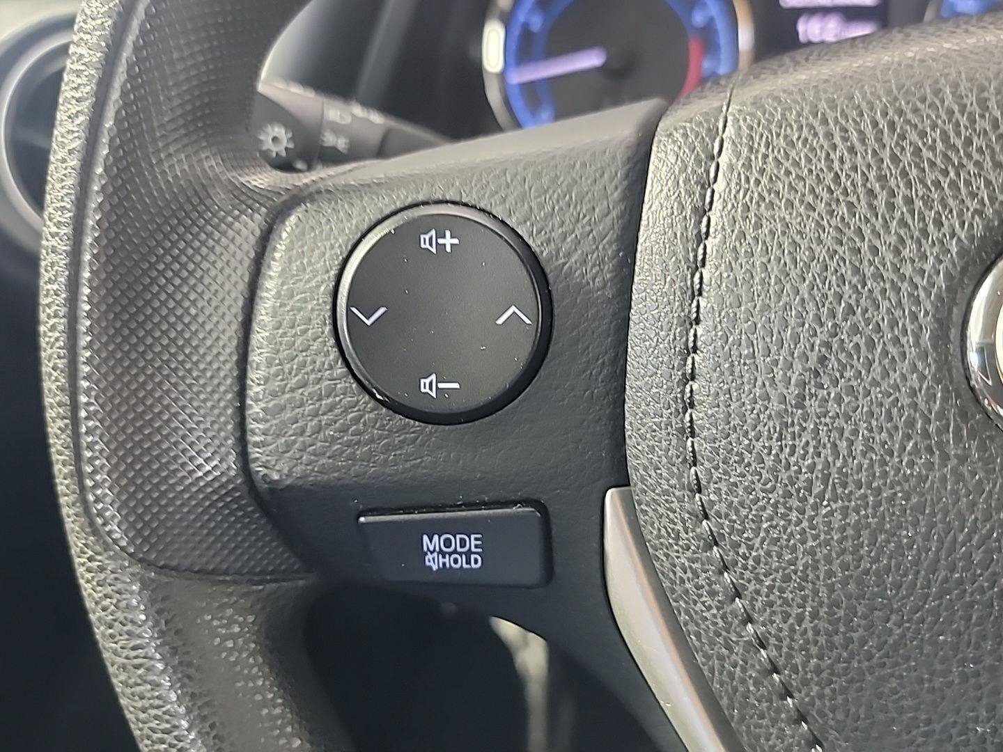 Used 2019 Toyota Corolla LE w/ Carpet Mat Package (TMS) FWD image 24