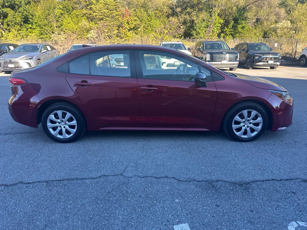 Used 2025 Toyota Corolla LE FWD image 4