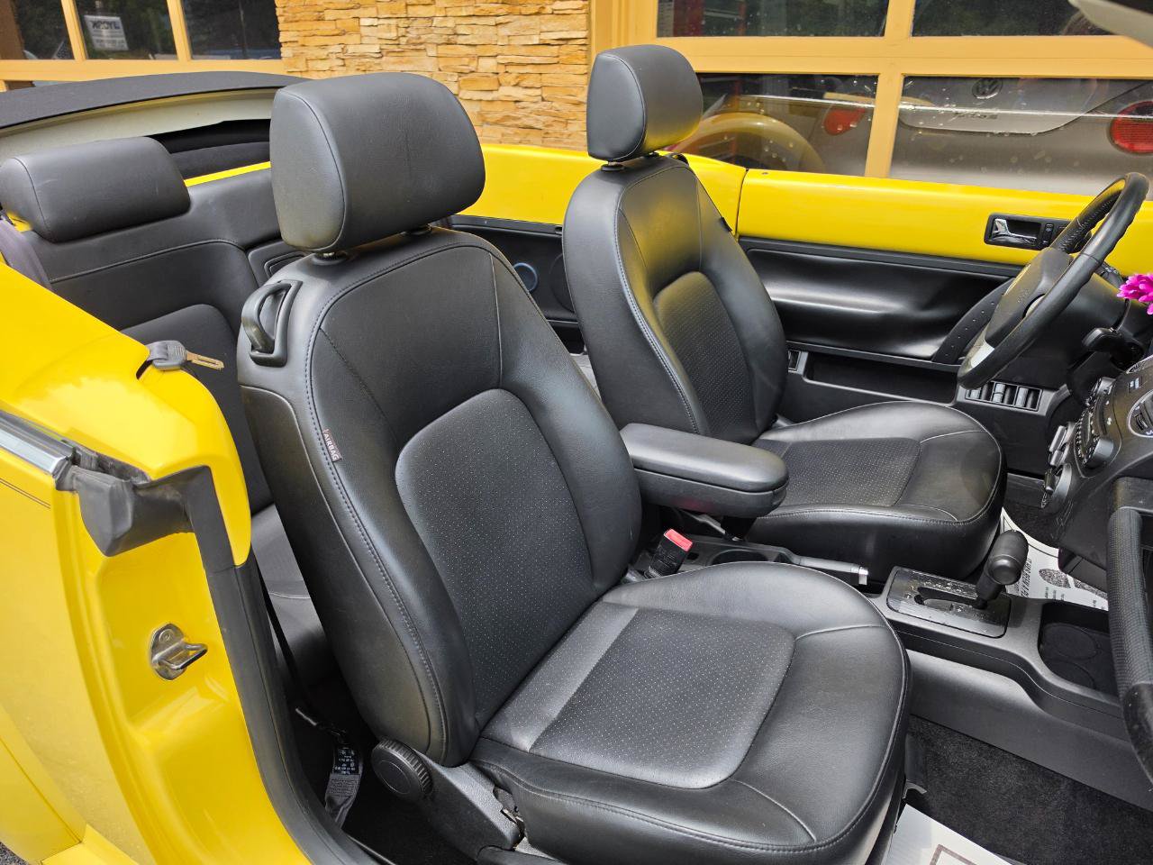 Used 2008 Volkswagen Beetle SE FWD image 40