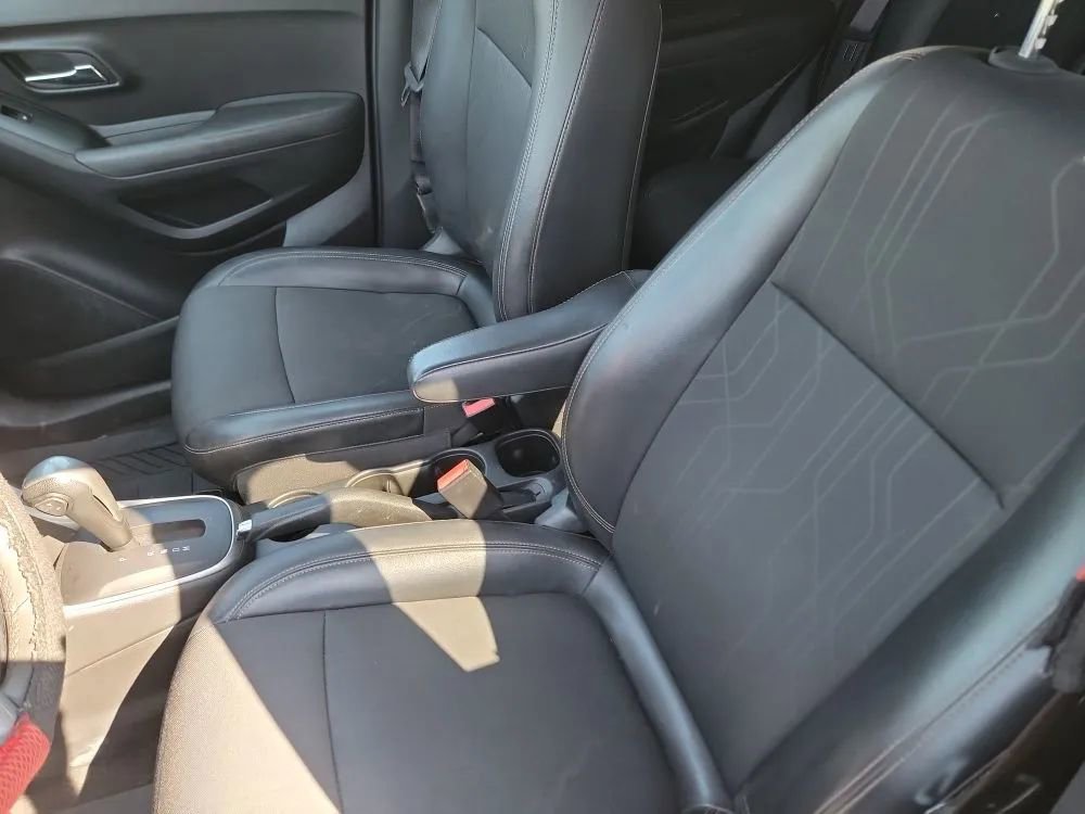 Used 2018 Chevrolet Trax LT w/ LT Convenience Package image 8