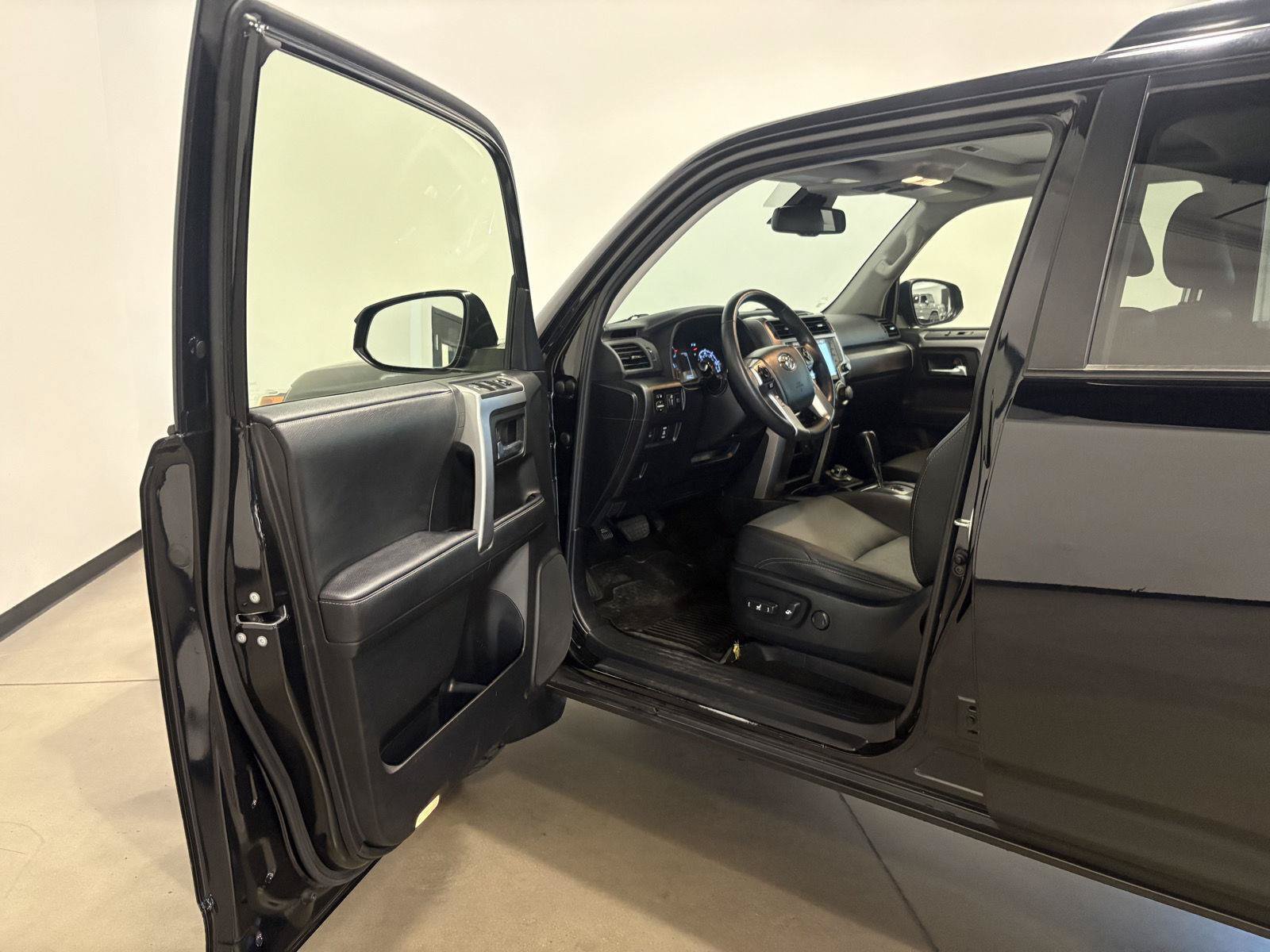 Used 2021 Toyota 4Runner SR5 Premium w/ Moonroof Package AWD/4WD image 9