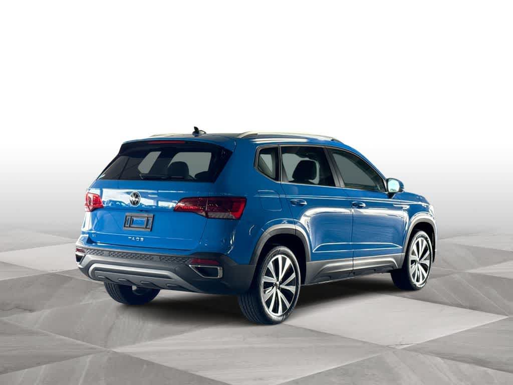Used 2023 Volkswagen Taos SE w/ Panoramic Sunroof Package FWD image 8