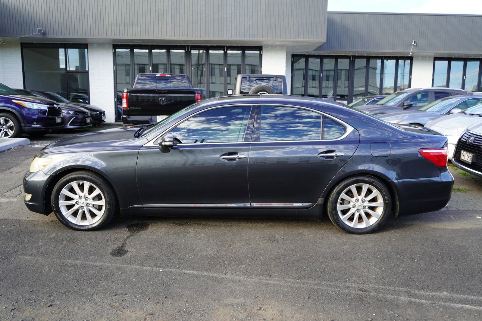 Used 2011 Lexus LS 460 RWD image 2