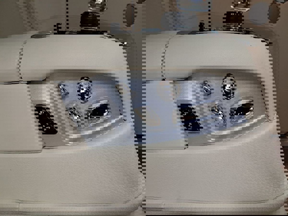 Used 2011 Rolls-Royce Ghost image 36