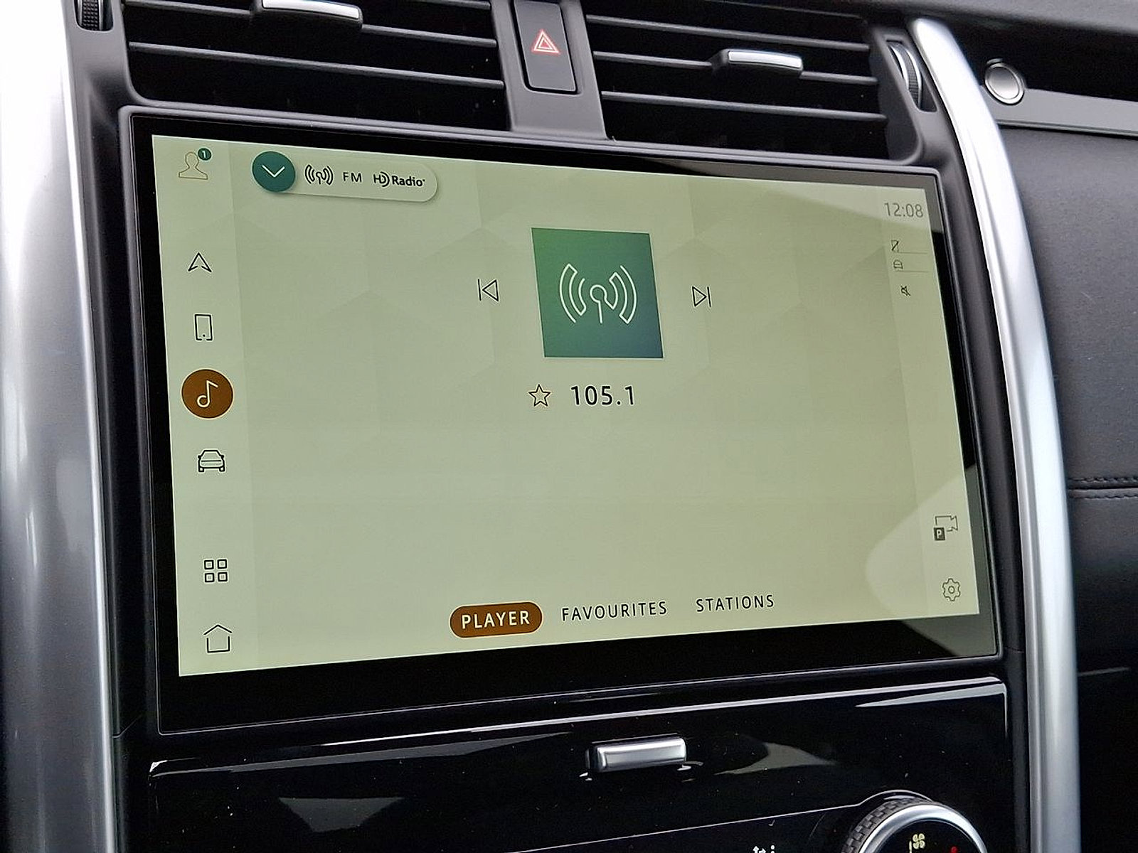 Certified 2025 Land Rover Discovery S AWD/4WD image 23