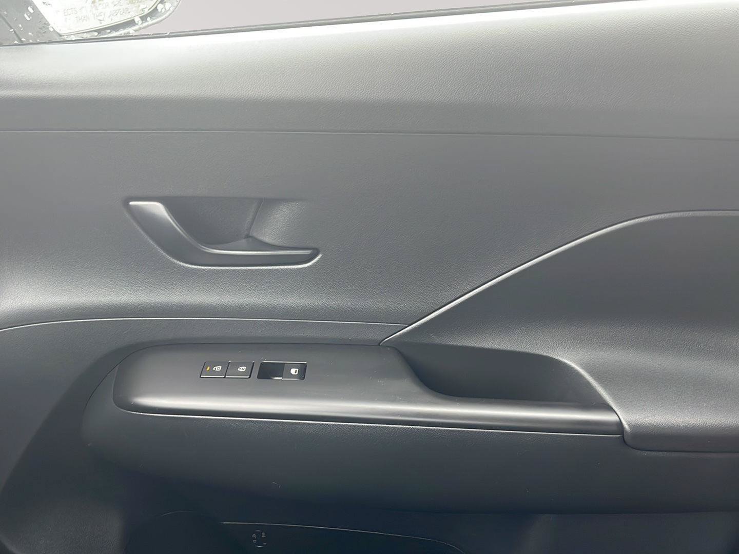 Certified 2025 Hyundai Kona SEL AWD/4WD image 37