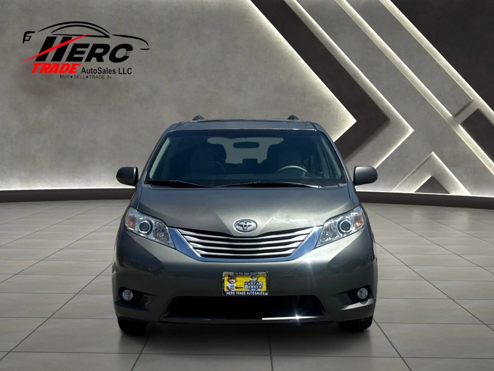 Used 2011 Toyota Sienna XLE w/ XLE Navigation Pkg FWD image 10