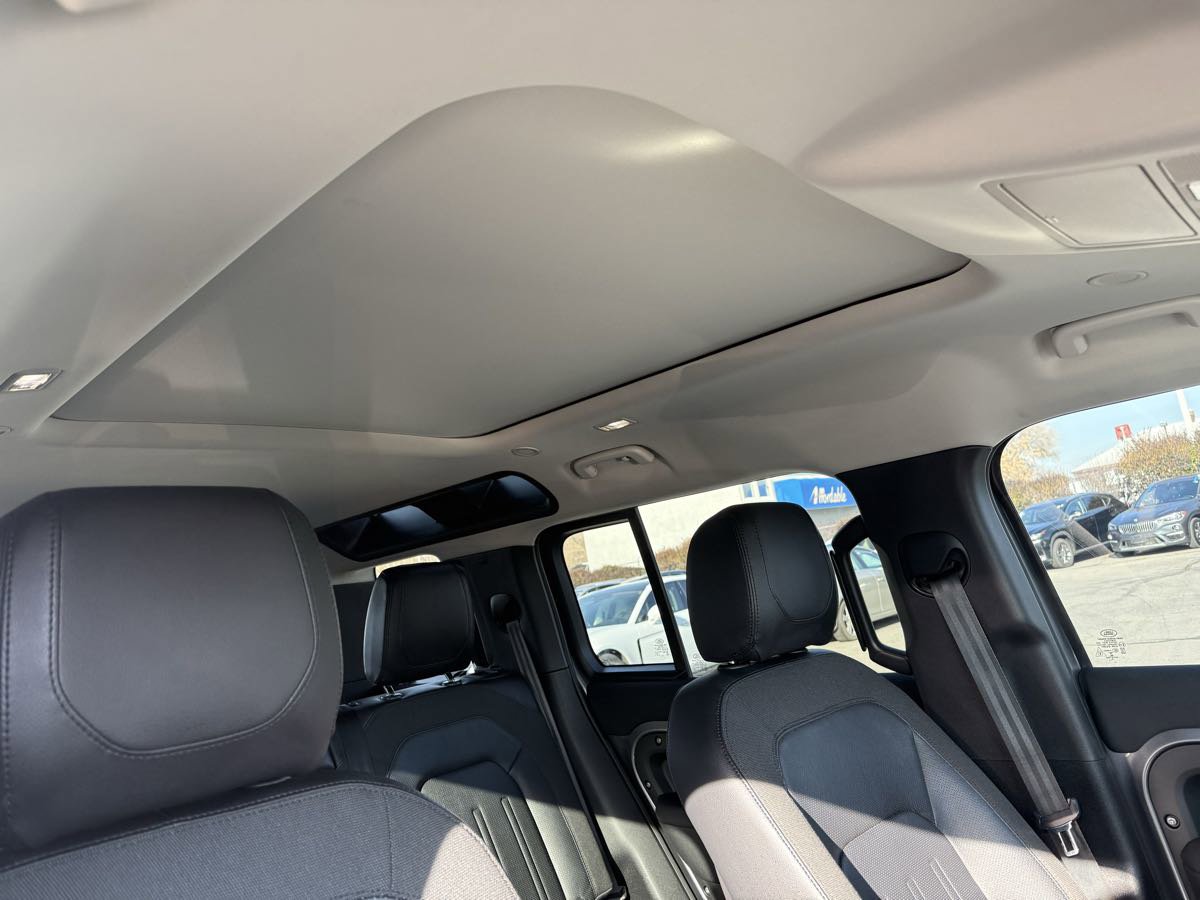 Used 2021 Land Rover Defender 110 SE image 24