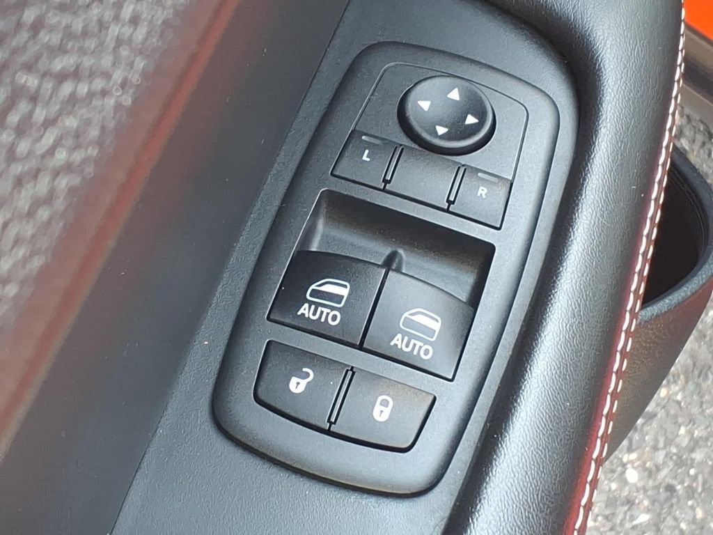 Used 2018 Dodge Challenger SRT Hellcat RWD image 12