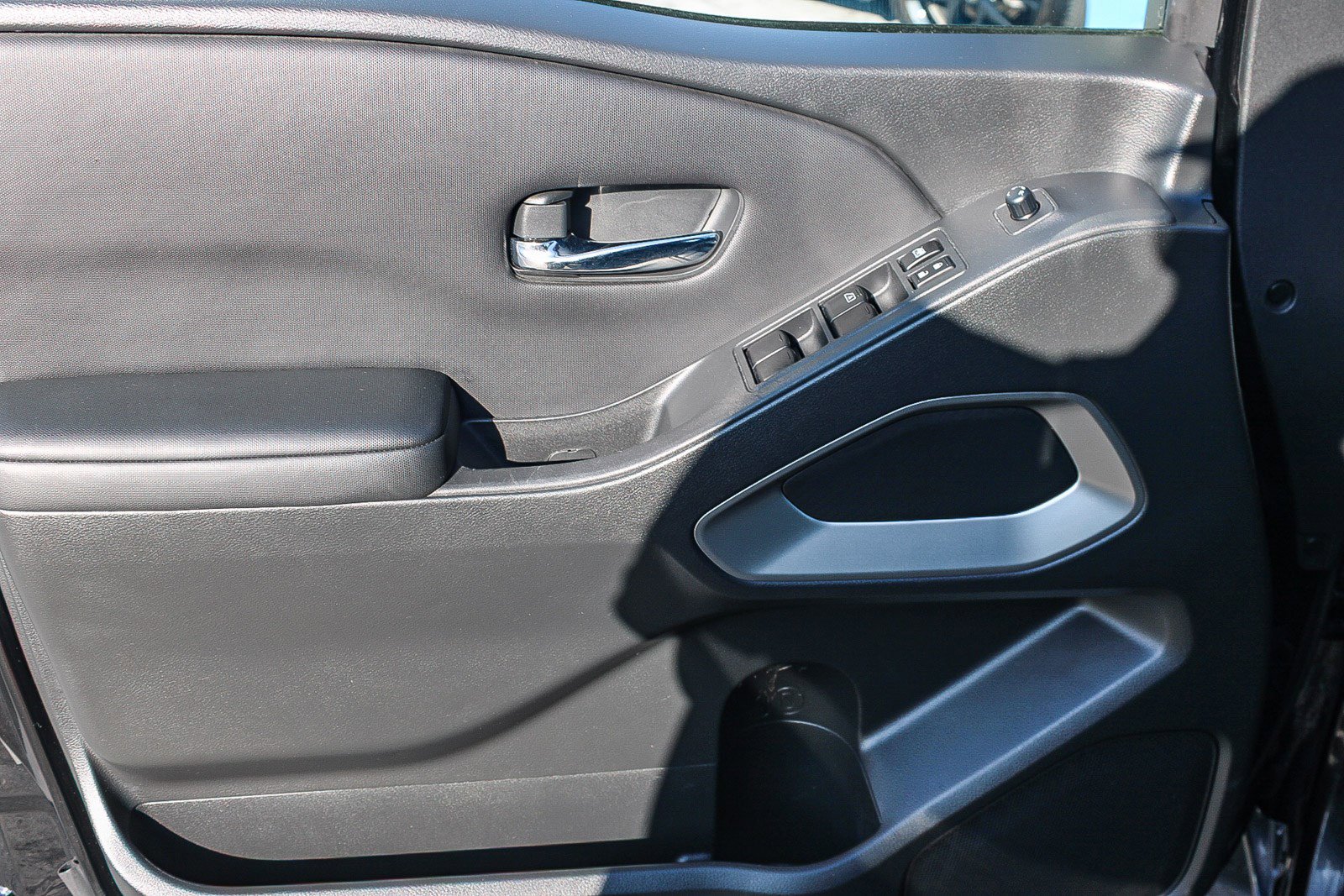 Used 2024 Nissan Frontier SV image 21