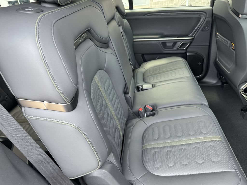 Used 2024 Rivian R1S Adventure AWD/4WD image 30